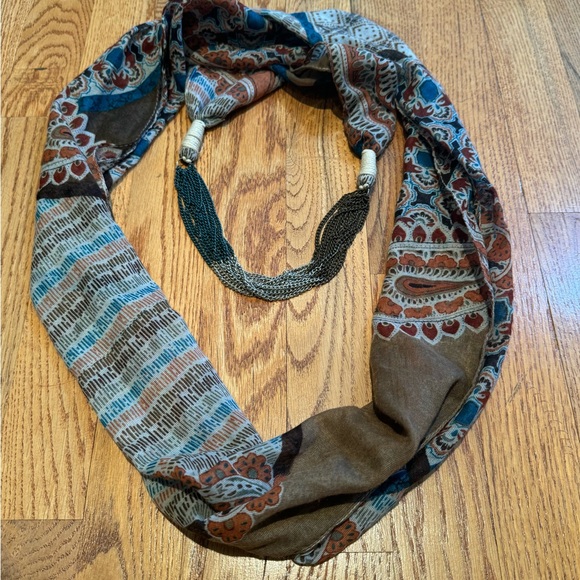 Unbranded silky scarf with colored metal detail - Picture 2 of 3